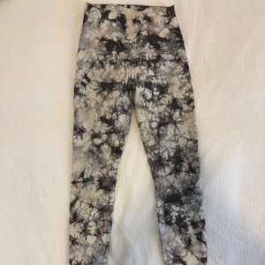 LULULEMON wunderunder leggings size 4